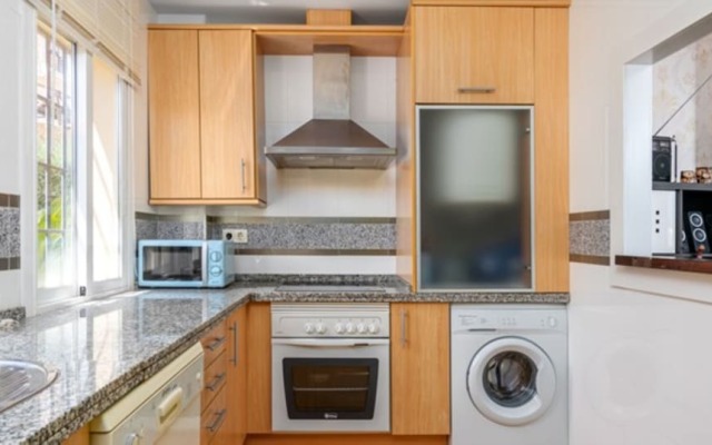 Apartment - 3 Bedrooms with Pool and WiFi - 107926