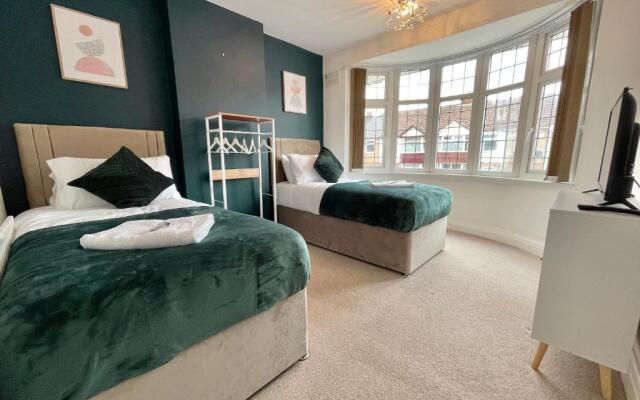 Seedfield House - Elegant Stylish Home