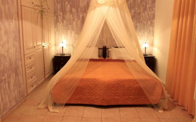 Tonia - Thea House