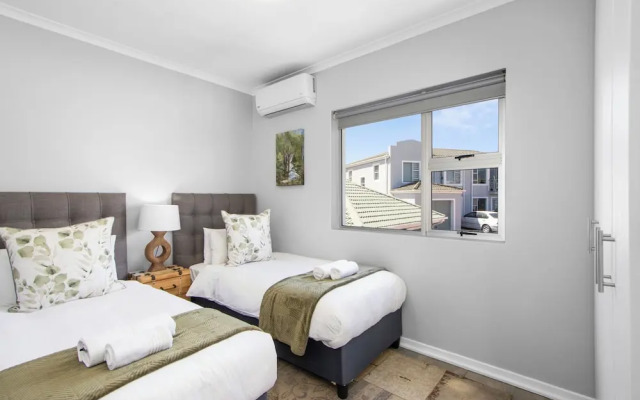 Big Bay Beach Club J32