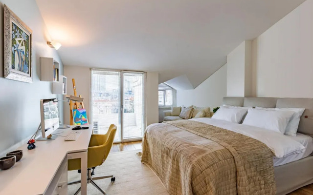 House With Balcony and City View in Besiktas