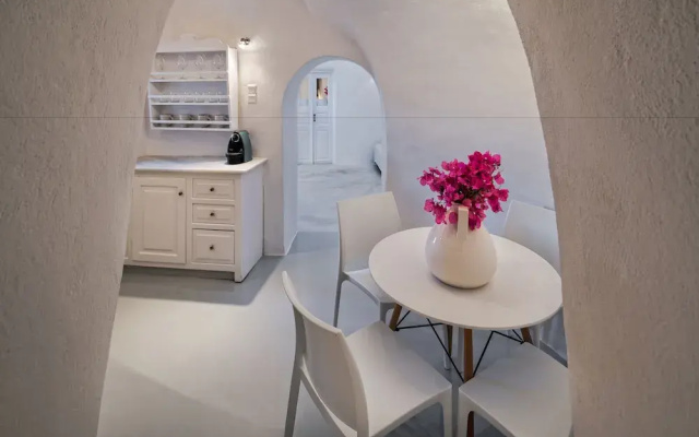 Cosmoia Cave House
