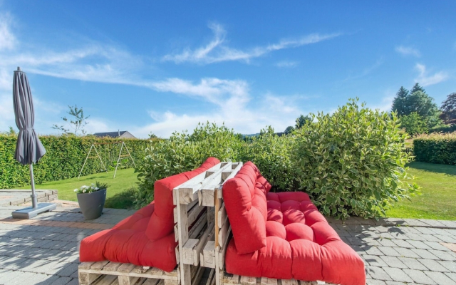 Detached House with Sauna & Hot Tub near Ski Resort & Nature Park
