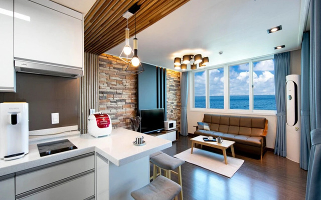 Pohang Couple Stone Pension