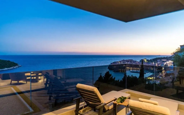 New&Luxury 5* with an Amazing View - Pure Apartment