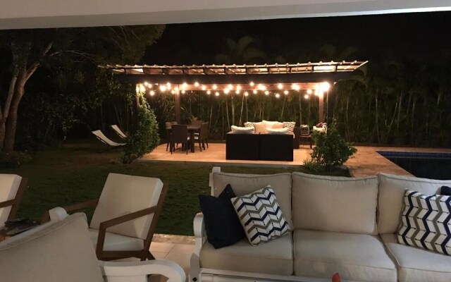 Villa in Metro Country Club