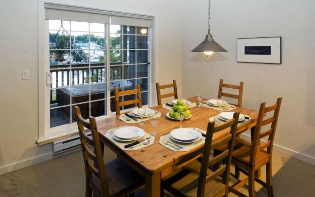 Waters Edge Shoreside Suites