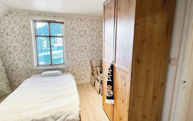 8 Person Holiday Home in Maloy-by Traum