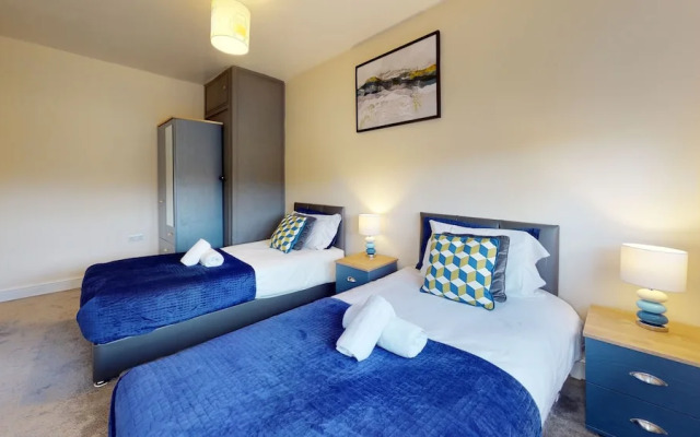 Immaculate 4-bed House in Romford