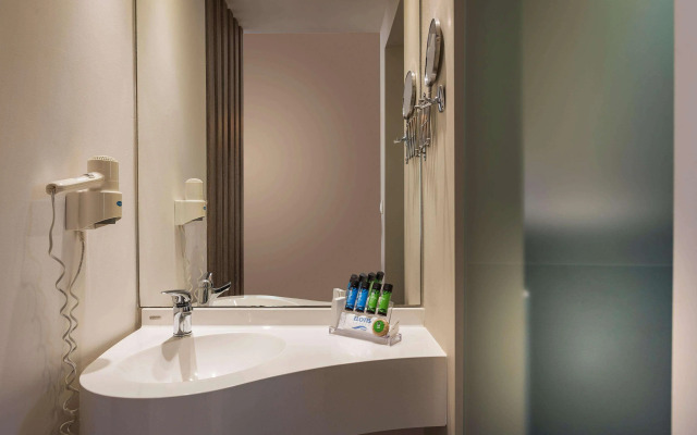 Elotis Suites