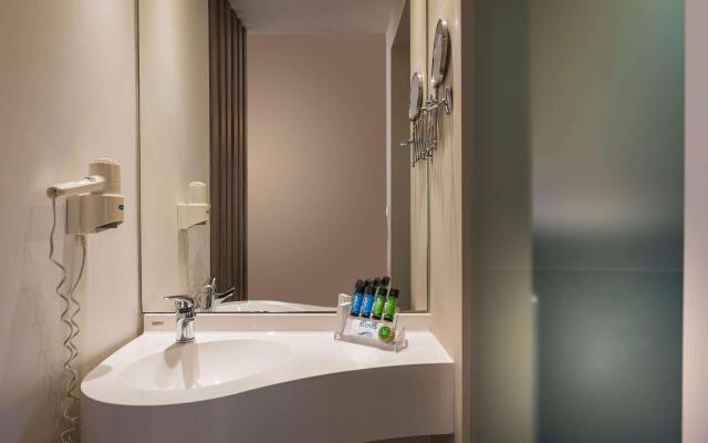 Elotis Suites