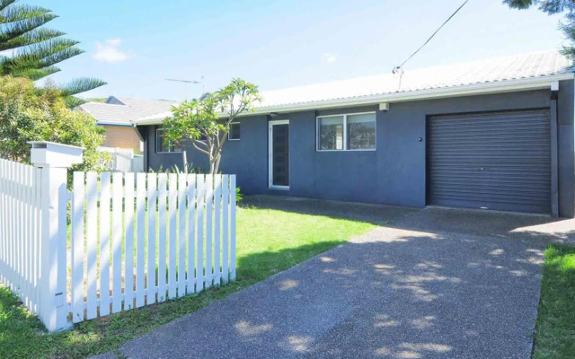 ONE TREE Gerroa 4pm check out Sundays