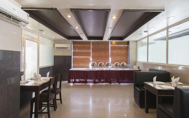 OYO 2048 Hotel Le Grand
