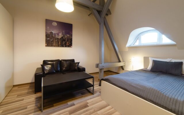 1 Night In Poznan - Matejki Apartments