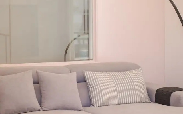 The White Marble Luxury City Apt
