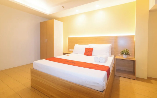 RedDoorz at LuxeLite Suites Makati