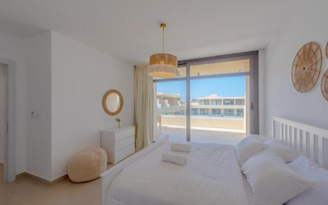 Modern 2-Bedroom Penthouse G-Cribs Pool view