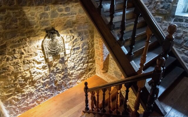 Beautiful Building, With Separate Apartments, Perfect for Family Celebrations