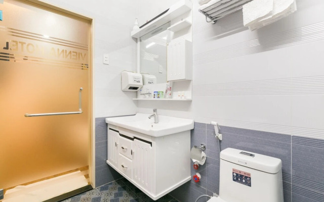 Vienna Hotel by OYO Rooms