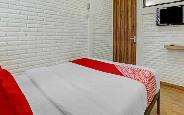 Super OYO 90828 Ara Guest House