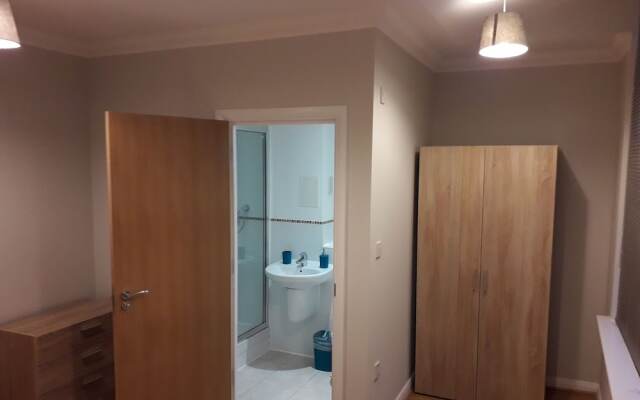 Luxury and Stylish 2 bedroom Apartment with en-suite