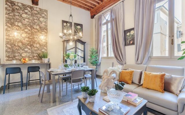Casa Arias in Lucca With 2 Bedrooms and 1 Bathrooms