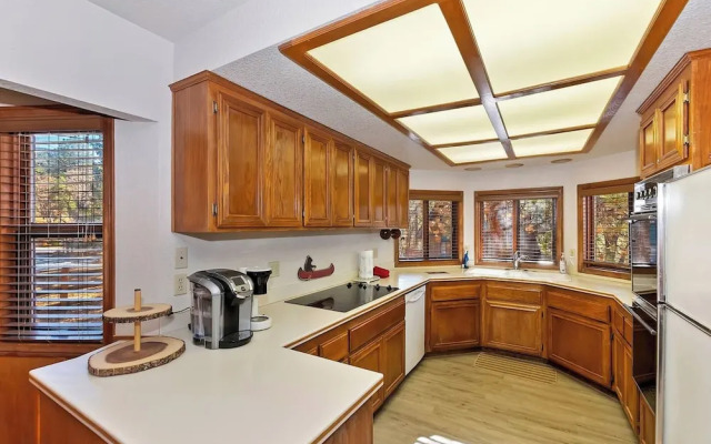 Canyon Castle Mtn Retreat w Hot Tub