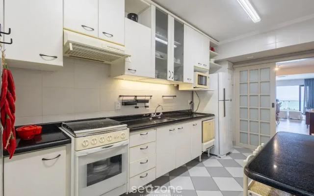 Apt w/ Balcony and Oceanfront View in BC - Ipc0901