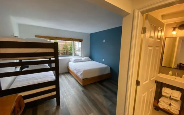 Crash Hotel Squamish