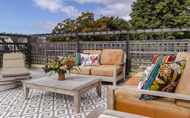 Sleeps 16 Luxurious 6BR Seattle Home