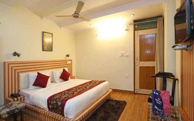 OYO 4889 Hotel Moon 2