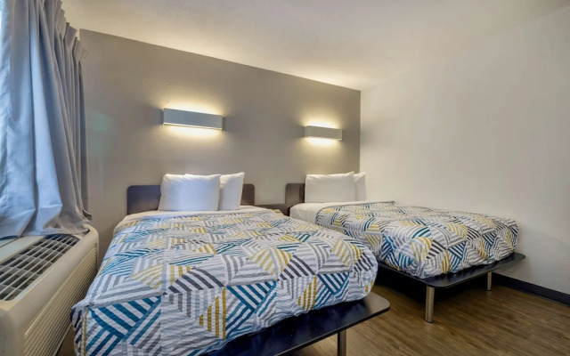 Travelodge/motel 6 Oshkosh