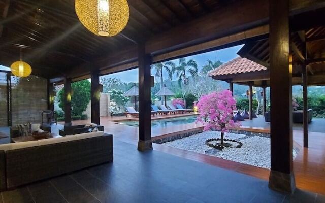 Bale Solah Lombok Holiday Resort