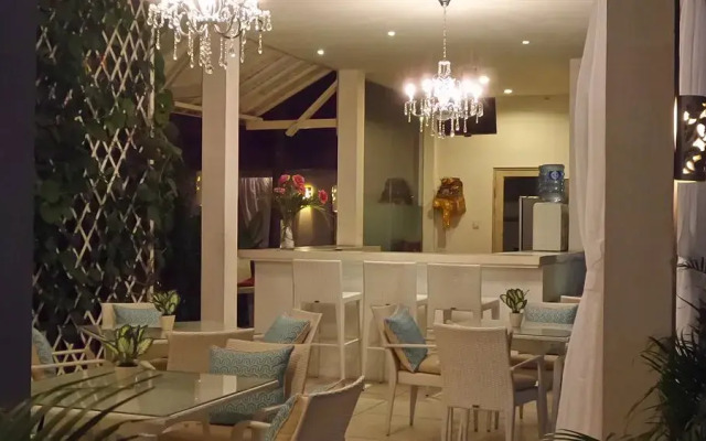 La Cabana Hotel and Villas