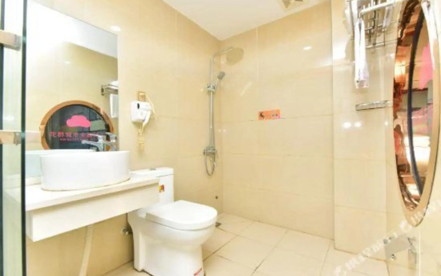 OYO Huadu Theme Hotel