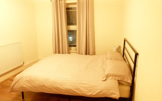 SS Property Hub - Canary Wharf Family Apartment