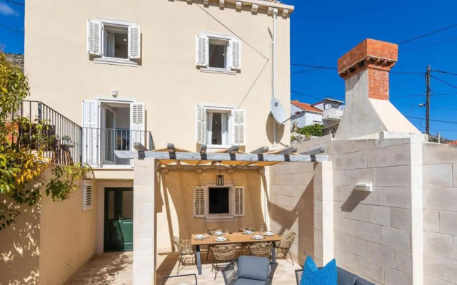 Stunning holiday house in the Old town by Irundo