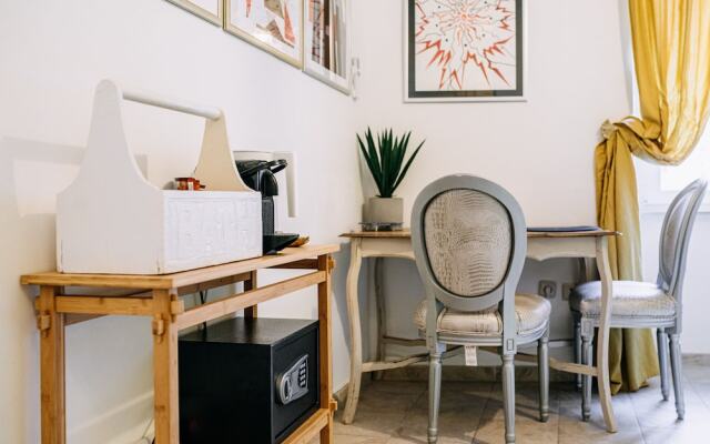 Illyria Old Town Apartment by DuHomes