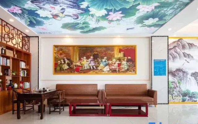 Ledong Longrun Hotel (Flo Town)