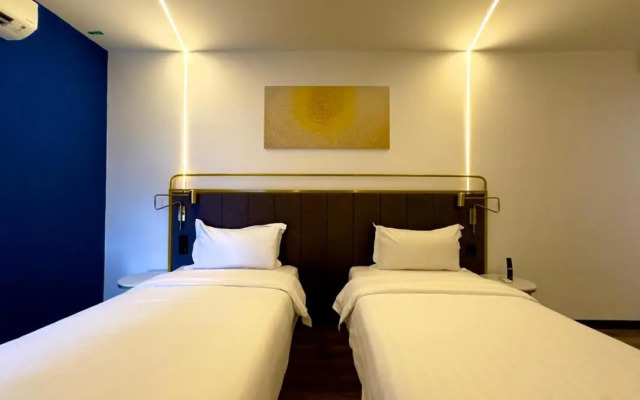 Regatta Suites Kozi Square Kuching
