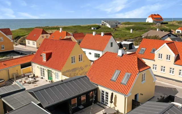 Centrally-located Retreat in Lokken