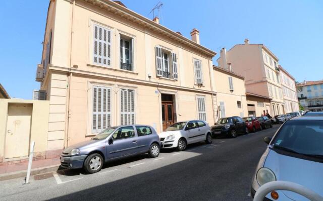 Quality 2 bedroom 9 mins from the Palais 342