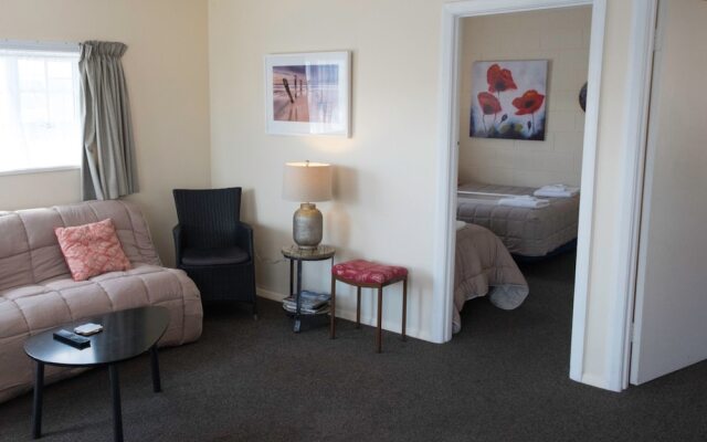 Beach lodge motel