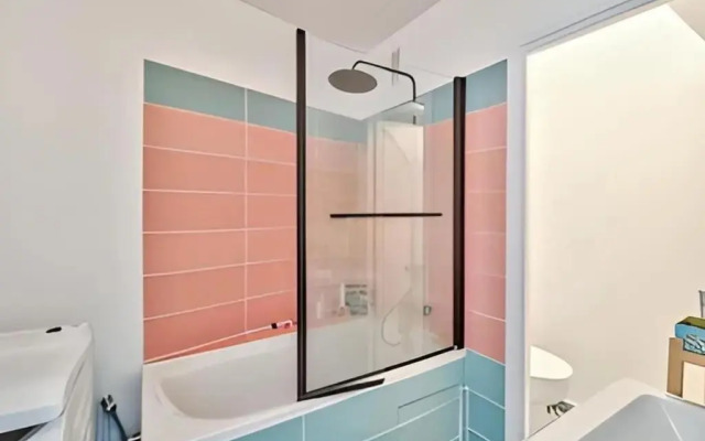 One Bedroom Apartment - Canal Saint Martin (360)