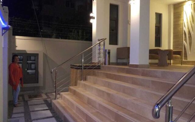 The Monalysa Suites & Residence