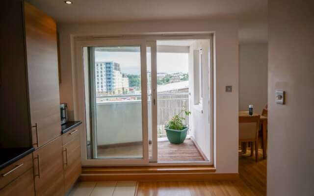 Modern 2 Bedroom Property With Balcony