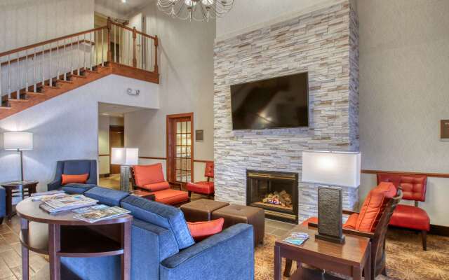 Comfort Suites Milwaukee Airport