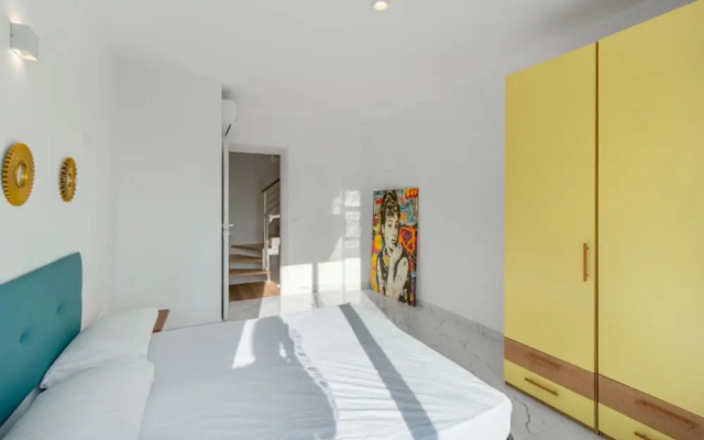 Modern Flat With Shared Pool