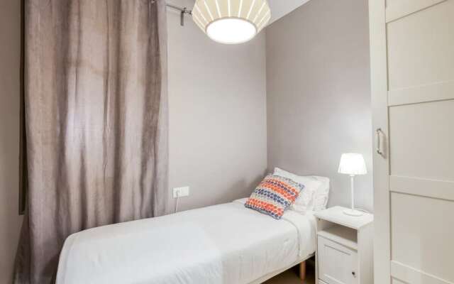 Lovely & Spacious 4bed Sleeps8 in BCN Center
