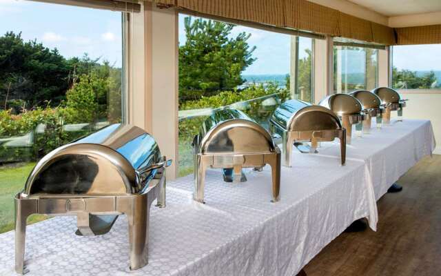 Clarion Inn Surfrider Resort
